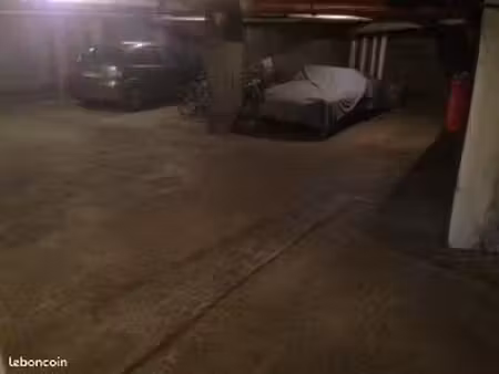 location parking sécurisé pour 2 roues et/ou petite citadine neuilly perronet