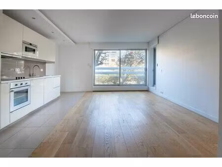 a louer - 2 p sans vis-à-vis 49 m² - parking et balcon
