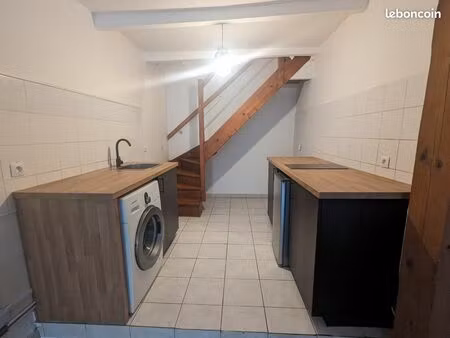 charmante maison de village rénovée avec cuisine équipée  située à deux pas du centre-vill