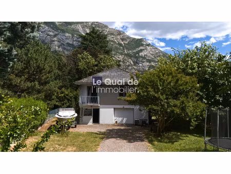 a vendre : maison individuelle quartier résidentiel