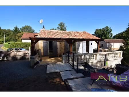 maison au bord de l'eau