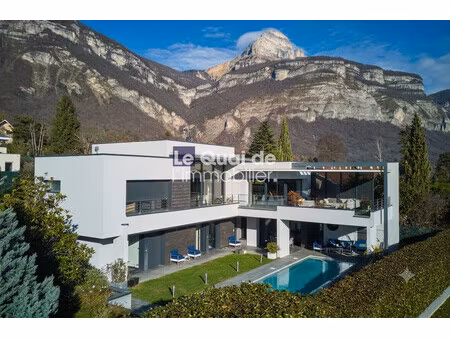 villa d'archi et piscine vue belledonne