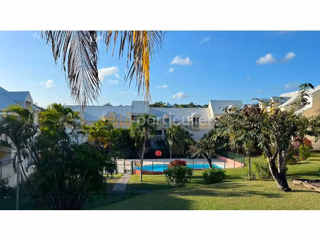 à vendre -t2 en rez-de-jardin résidence avec piscine le gosier
