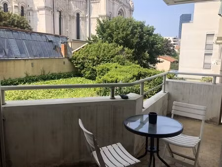 t2 meublé au calme: balcon côté jardin  garage  cave