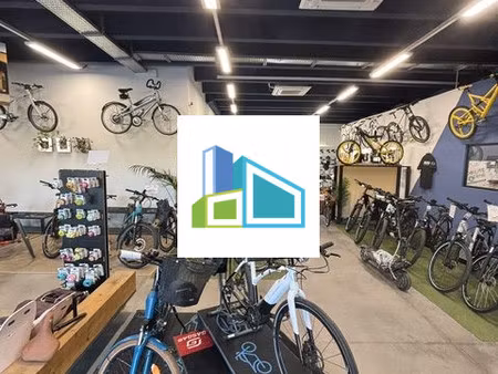 location local commercial environ 500 m² divisible 250 m² le p