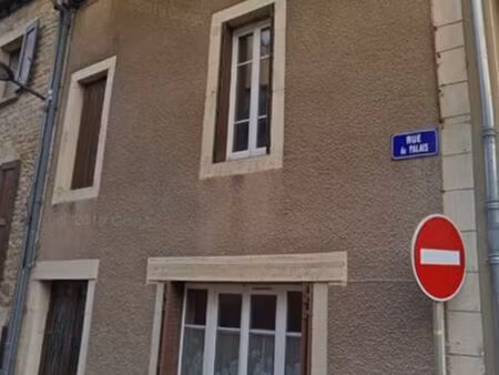 maison de ville en pierre avec jardin – 3 chambres – beau potentiel – espalion
