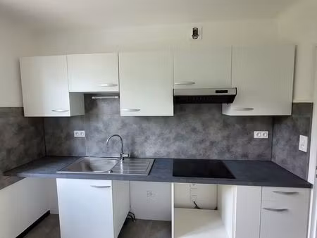 a louer appartement t3 62 m2 traversant avec cave et grand garage rodez