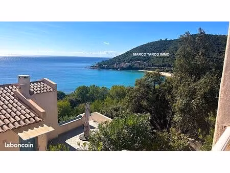 villa indépendante sur 2 niveaux avec vue panoramique mer à tarco corse du sud