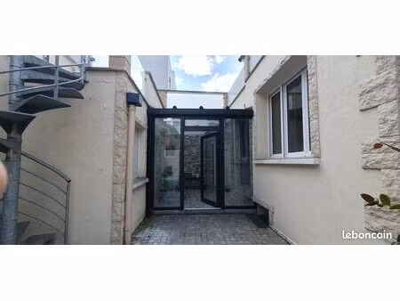 ivry-sur-seine (94200). pour étudiant : 2 pièces meublé tout confort. (1 km de paris). ent