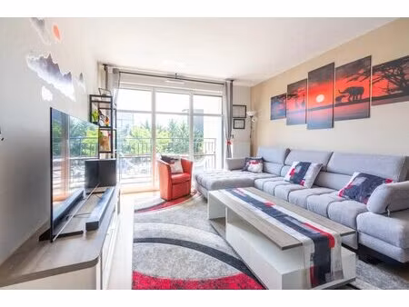 appartement 4 pièces de 82 m² à clamart avec balcon et parking