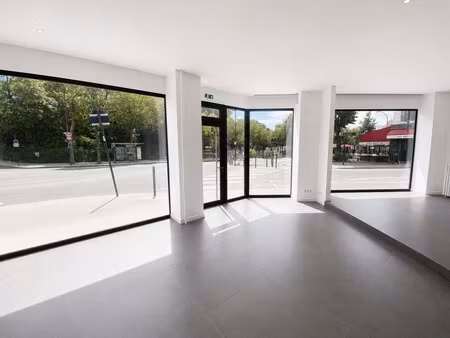 location commerce paris 75020 87m²
