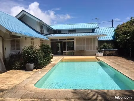 villa 4 pièces 163 m²