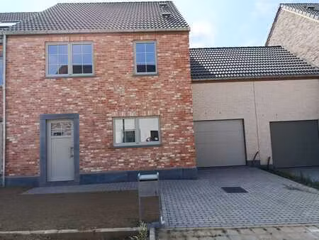 maison 4 ch. avec garage  peb a+ à louer à jodoigne  libre