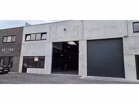 entrepôt/atelier/showroom/bureau 297m2 accès rapide e403/e17