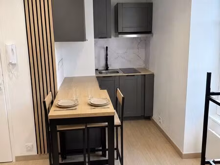 studio duplex centre-ville (meubles mis a disposition)