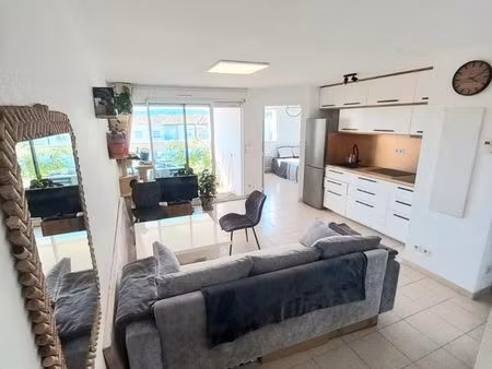 t2 meublé 37 m² – parking et loggia – frontignan
