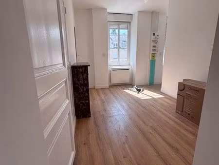à louer – appartement t2 de 30.00 m² – laval centre