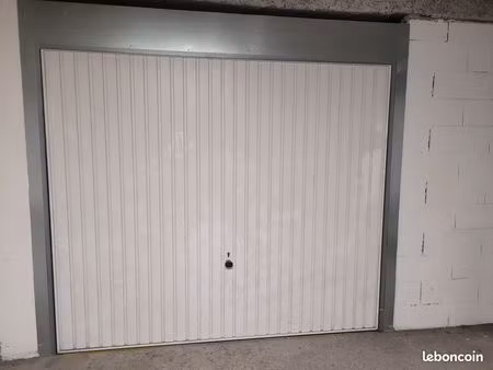 box 25 m² sécurisé idéal stockage