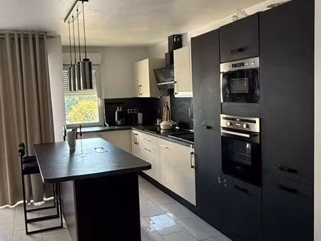 appartement 65m² rénové  3 pièces + balcon & box - cergy le haut (proche gare)