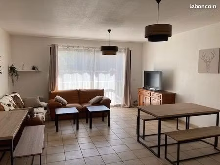 location appartement à l'année t4 85m2 + cour 60m2