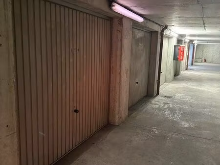 garage 12m2 sécurisé - 5 min gare bellegarde-sur-valserine - 130/mois