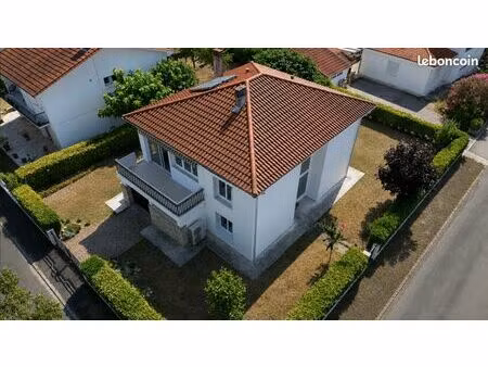 maison 8 pièces 80 m²