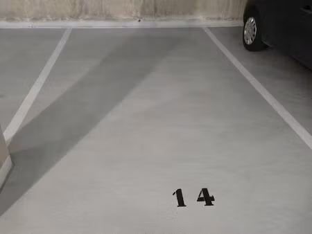 place de parking - sécurisée - immeuble récent - cergy-le-haut