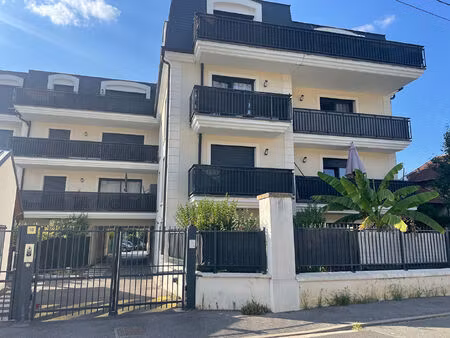 appartement villenoy 2 pièces avec balcon et parking