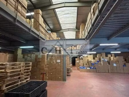 a vendre entrepot bureaux 2050 m² sur 4000 m² de terrain