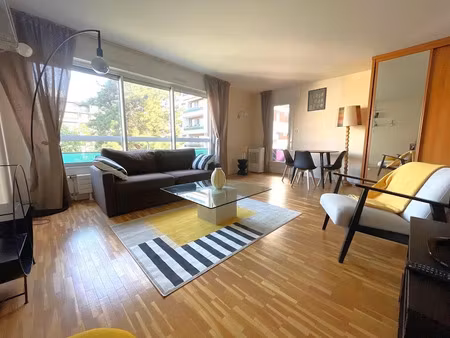 location meublée appartement 2 pièces 56 m² à courbevoie (92400)  1 550 €