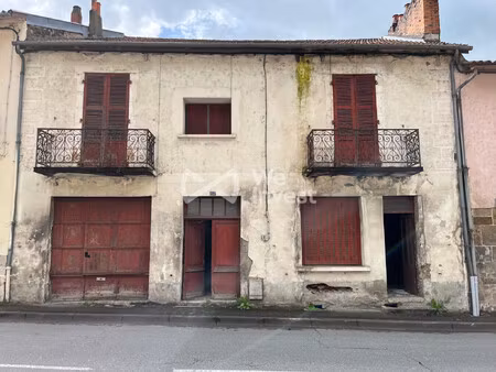 immeuble à rénover complétement 3 appartements+ jardin