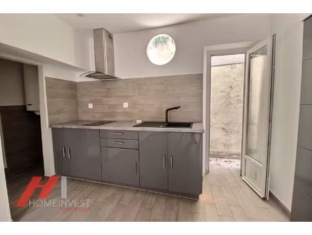 nouveauté t2 rénové avec courette marseille 13006