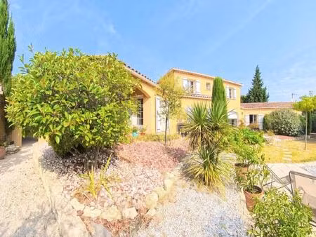 sur les hauteurs  maison familiale avec piscine