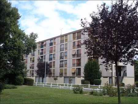 appartement t3 à louer à ablon-sur-seine - cave et parking collectif