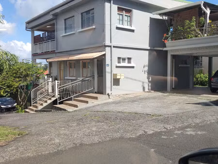 a louer : un appartement t3 bis à tivoli fort-de-france