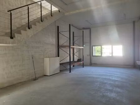 dépôt à louer