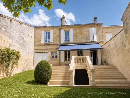 maison bourgeoise de caractère avec jardin et cave voûtée centre de coutras