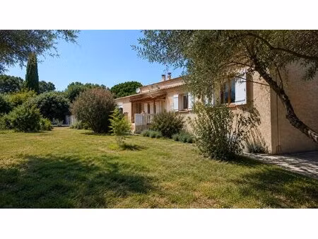 maison familiale de 232m2 sur un terrain de 1355m2.
