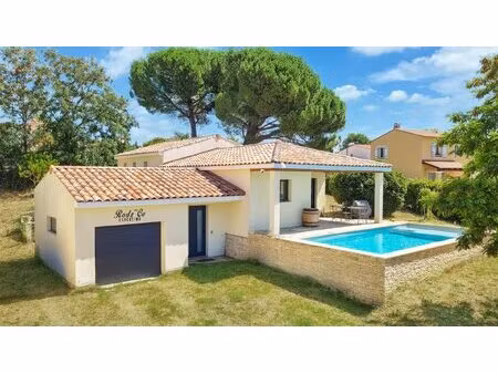 maison à vendre à apt villa contemporaine avec piscine  jardin  garage et vue sur le...