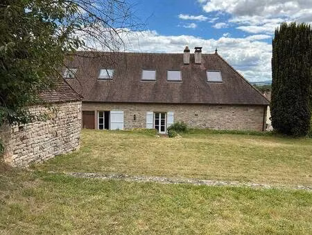 grande maison dans la campagne
