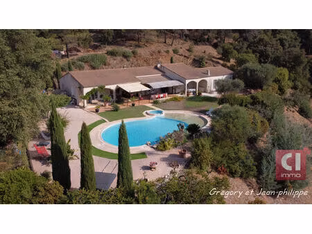 pierrefeu-du-var maison 220 m² 5 chambres piscine dépendance terrain de 11 500 m² vue domi