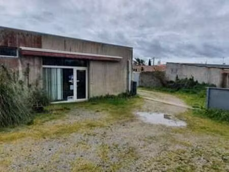 location bureaux et commerces aux sables-d'olonne (85100) : à louer / 350m² les sables-d'o