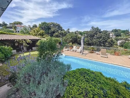 à vendre villa de charme avec vue mer  piscine chauffée et 6 chambres