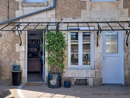 charmante maison ancienne de 4 pièces à saint benoît