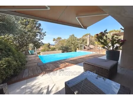 élégante villa rénovée avec piscine chauffée et vue panoramiqu