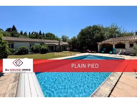 superbe villa de plain-pied 5 chambres avec piscine  emplacement très rare