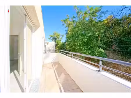 appartement t2 avec terrasse et box 13012