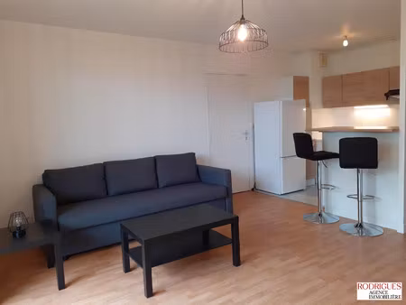 location appartement 2 pièces 46m² croutelle 86240