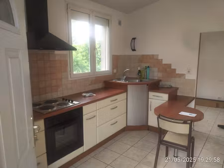 appartement type 2 de plain-pied 700eur cc (eau  élec  om)