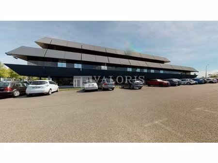 location bureaux 42 m² à 1 763 m²